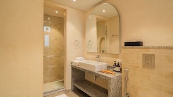 Villa | Baño | Regadera, amenidades de baño gratuitas, toallas, jabón