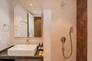 Villa | Bathroom | Shower, free toiletries, towels, soap - ELIVAAS Solace Teal 5 BHK Villa  (Candolim)