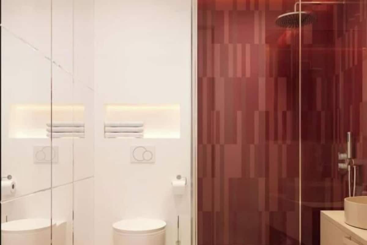 Douche, sèche-cheveux, chaussons, serviettes fournies