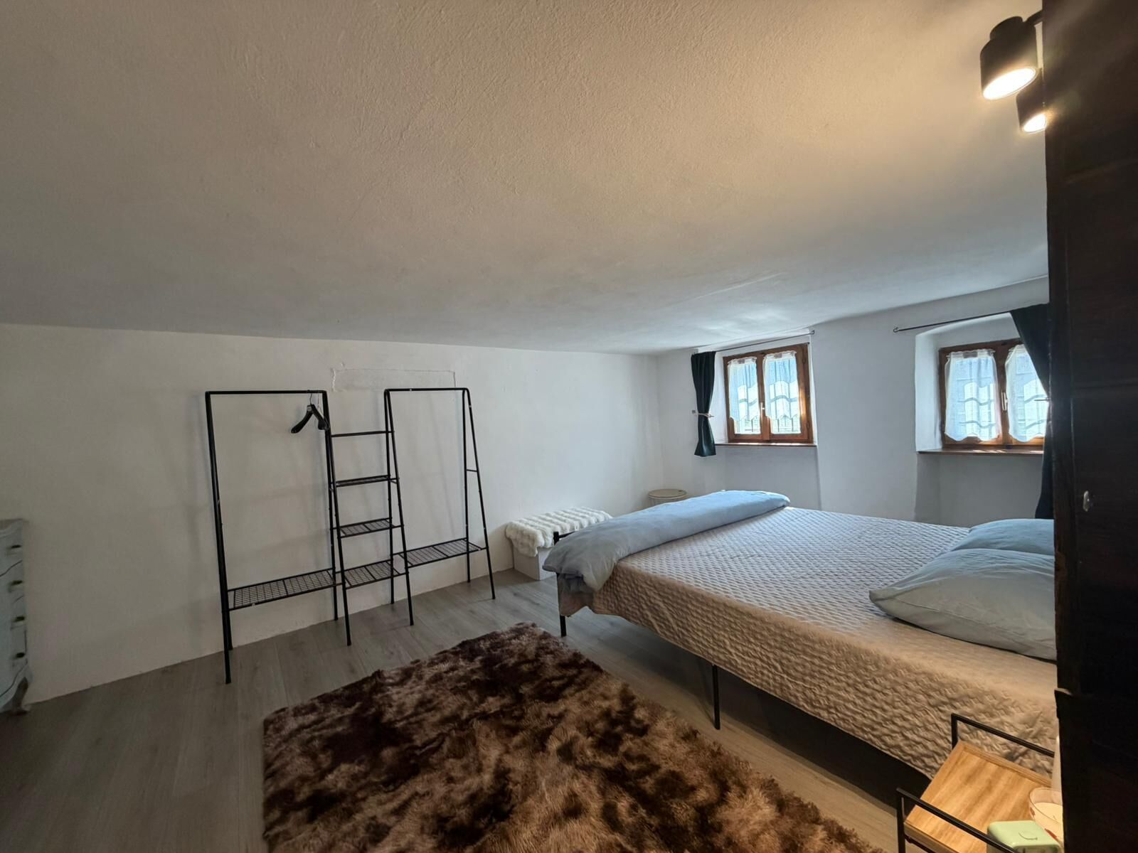 WiFi, bed sheets