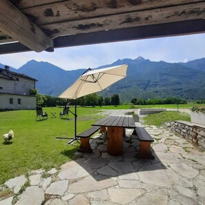 Outdoor dining - Vrbo Property (Samolaco)