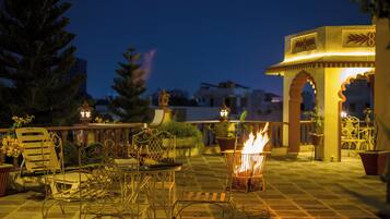 Tempat makan outdoor