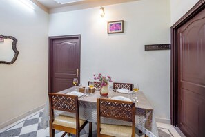 Dining - Alaya Stays Abhimanyu Mansion Topaz 2BHk (Udaipur)