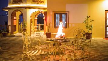 Tempat makan outdoor