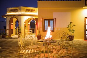 Tempat makan outdoor