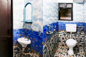 House | Bathroom - Classic With Twin Bedspot Light Lodging (Pune)