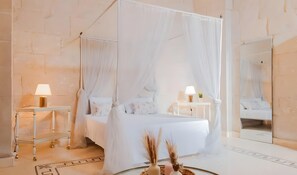 6 bedrooms, iron/ironing board, WiFi, bed sheets