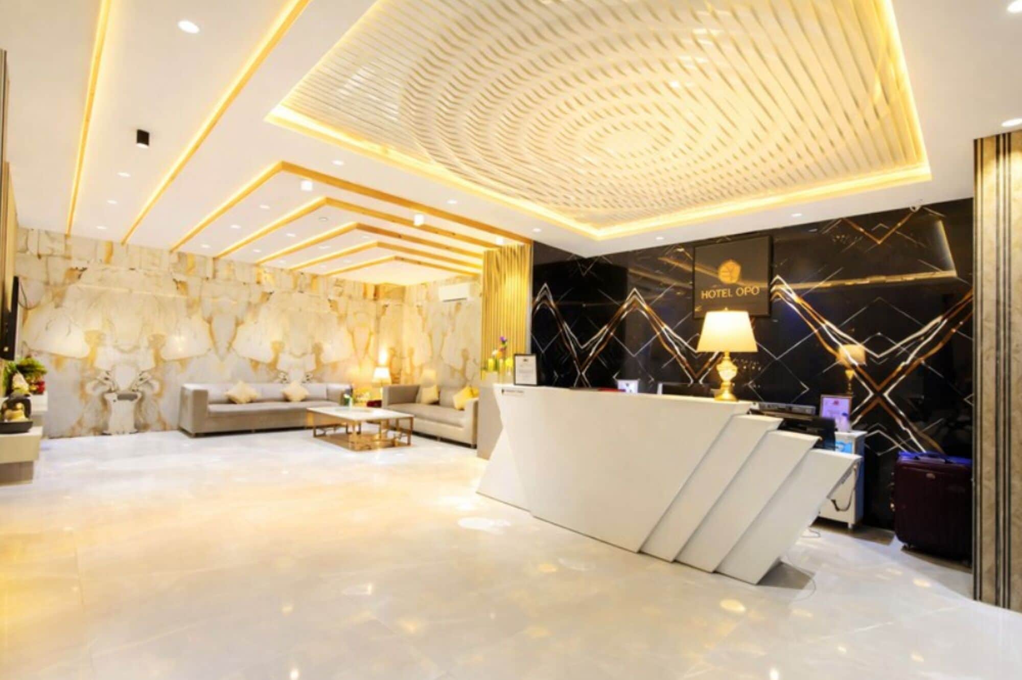 Coin salon dans le hall