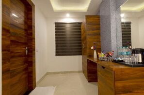 Deluxe Double Room - OPO Horizon Vertu (New Delhi)