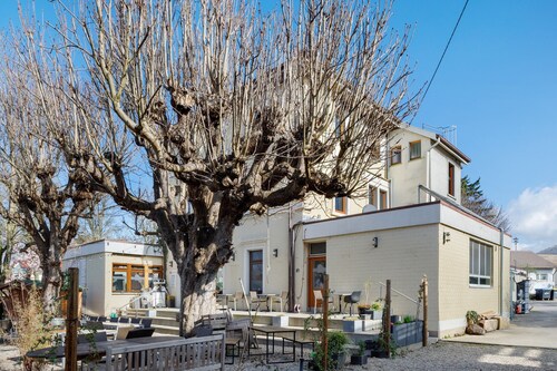 Country House Apartment in Hotel 'Landhaus' with Shared Garden and Wi-Fi