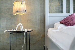 WiFi, bed sheets