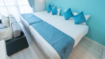 Appartement Deluxe, véranda, vue ville | Coffres-forts dans les chambres, bureau