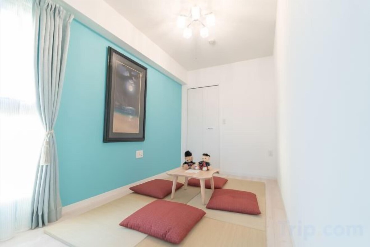 In-room safe, desk, laptop workspace, soundproofing