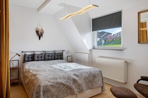 4 habitaciones, tabla de planchar con plancha, wifi y ropa de cama 