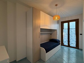 2 bedrooms, iron/ironing board, WiFi, bed sheets - The Little Blue House (Palinuro)