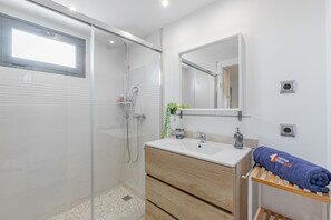 Shower, towels - Apartament La Perla (Port de Pollença)