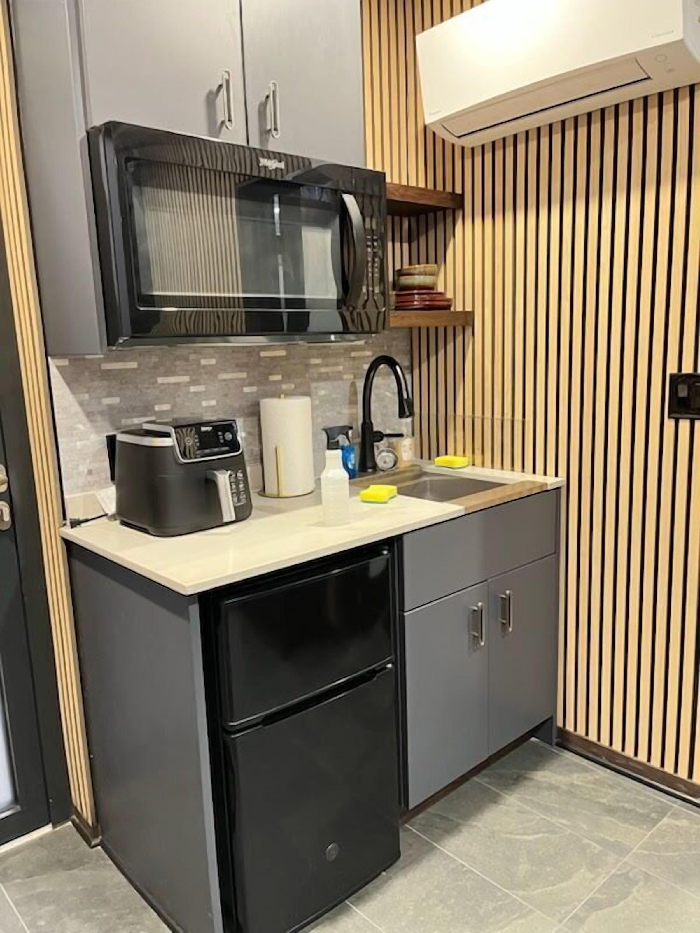 Coffee/tea maker, fridge, microwave, toaster