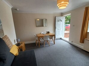 Apartment - Southampton 2-bedroom House (Southampton)