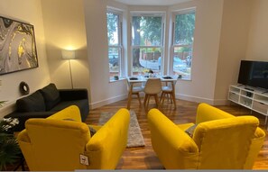 House | 1 bedroom - Charming Bedford Apartment 1 Near Bedford Park (Bedford)