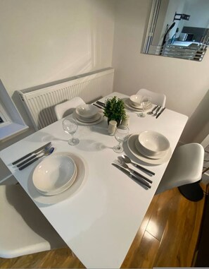 House - Stylish 2BR Serviced Apartment in Bedford Centre 4 (Bedford)