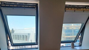 Two skylights with views of buildings and scaffolding. - Comfortable Southampton Stay (Southampton)