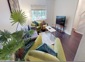 House - Comfort Stay Slough 3BR Home for Groups Families (Slough)
