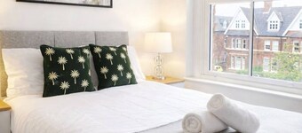 Spacious 2BR Bedford Apartment for 6