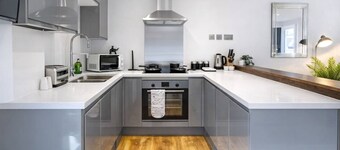 สเปเชียส 2 เบดรูม เบดฟอร์ด อพาร์ตเมนต์ ฟอร์ 6