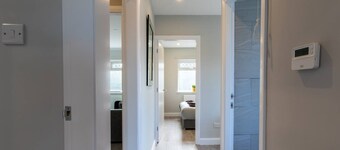 อัลแธม เพลส - บ้านบังกะโล 2 ห้องน้ำ ปรับปรุงใหม่ทั้งหมด