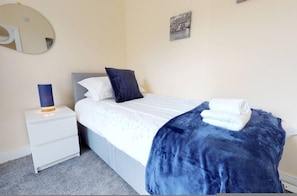 House, Smoking | 3 bedrooms - Westminster Luxe Stay City View 3BR Bradford (Bradford)