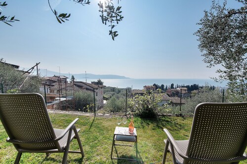 Bed and Breakfast 'Giardini Di Corte - Standard' with Lake View, Wi-Fi and Air Conditioning