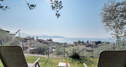 Bed and Breakfast 'Giardini Di Corte - Standard' with Lake View, Wi-Fi and Air Conditioning