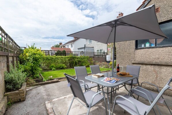 Apartment - Buckingham House - Spacious 3-bedroom (Morecambe)