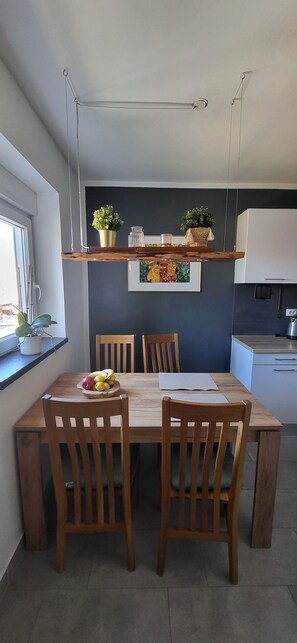 Dining - 5 minutes' walk to the arena 🏛️ | Cozy family apartment + parking space & loggia (Pula)