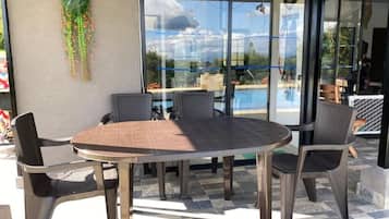 House, 3 Bedrooms, Smoking | Outdoor dining