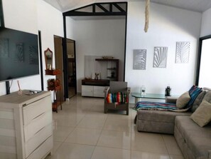 ハウス 3 ベッドルーム 喫煙可 | リビングルーム