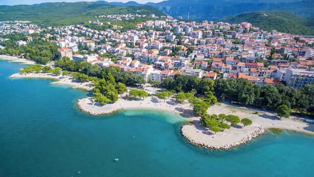 An aerial view of a coastal town with a beach, buildings, and surrounding greenery. - Attic apartment with WiFi, air conditioning and private parking space (Crikvenica)