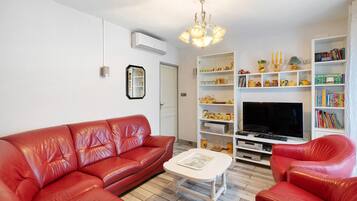 TV, lettore DVD, impianto stereo