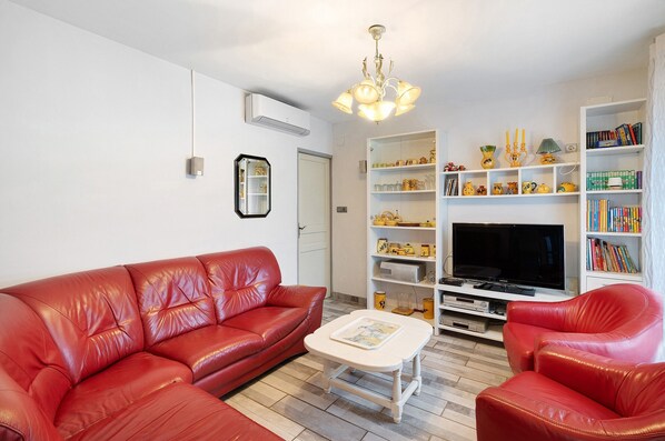 TV, DVD player, stereo
