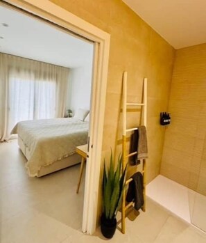 2 bedrooms, desk, iron/ironing board, WiFi - Casa Salina del Sol – Private Pool & Terrace (San Pedro del Pinatar)