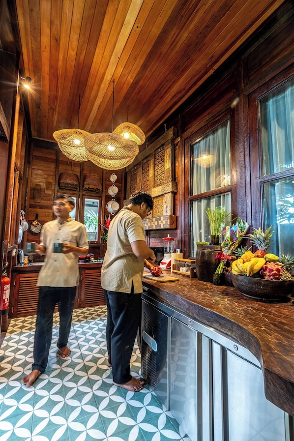 House, 2 Bedrooms, Private Pool, Garden View | Dining