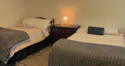 Lovely studio in charming Montrose! Pet Friendly! Close to interstate exit!