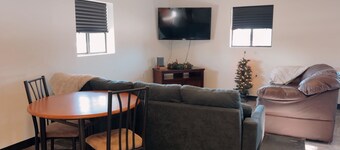 Lovely studio in charming Montrose! Pet Friendly! Close to interstate exit!