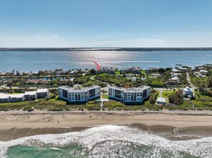 Beach - Warm Florida Sun with Spectacular River Views in Peaceful Active Community (Stuart)