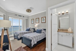 Room - Warm Florida Sun with Spectacular River Views in Peaceful Active Community (Stuart)