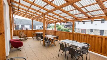 Twin Room, Courtyard View | Outdoor dining