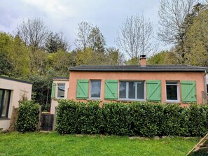 Exterior - Gîte Les Bouriates.your country getaway! Relax and enjoy the peace and quiet (Le Soulié)