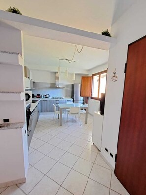 Private kitchen - Sunsealove, cozy studio apartment with garden among the beaches of southern Sardinia. (La Maddalena)