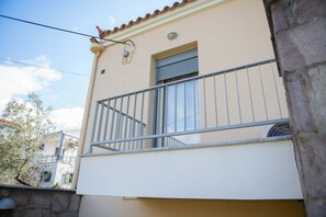 Room - Loucas Home Kalloni Lesvos Central Stay w Balcony (Lesvos)