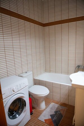 House | 1 bedroom, Internet - Loucas Home Kalloni Lesvos Central Stay w Balcony (Lesvos)
